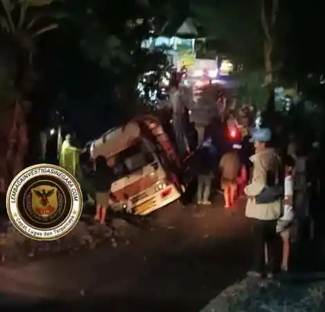 Hindari Truk Terguling, Mobil Mundur Sendiri: Risqi Alami Luka Parah di Tengah Jalan Ekstrim Srimulyo