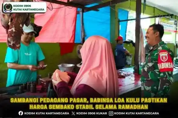 Sambangi Pedagang Pasar, Babinsa Loa Kulu Pastikan Harga Sembako Stabil Selama Ramadhan