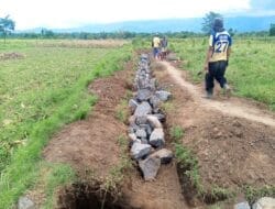 LSM JakPro Soroti Proyek Koperasi Merah Putih di Wonomerto: Tak Berpapan, APD Minim, dan Pondasi Diduga Menyimpang