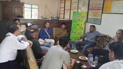 Ketika Ibu-Ibu, Pemuda, dan Sesepuh Bersatu: Momen Berharga di Balai Desa Ngepon