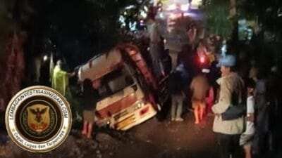 Hindari Truk Terguling, Mobil Mundur Sendiri: Risqi Alami Luka Parah di Tengah Jalan Ekstrim Srimulyo
