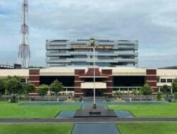 Gus Robi Ketum LIN dan Markat N.H Ketua DPD LIN 16 Jatim Berikan Penghargaan untuk Kapolda Jatim, Atas Pencopotan Kapolres Tuban, Masyarakat Kini Memiliki Harapan Baru