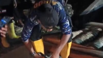 Tim SAR Korpolairud Bangun Jembatan Sementara di Korong Maranci, Padang Pariaman
