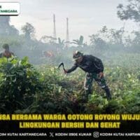 Babinsa Bersama Warga Gotong Royong Wujudkan Lingkungan Bersih dan Sehat