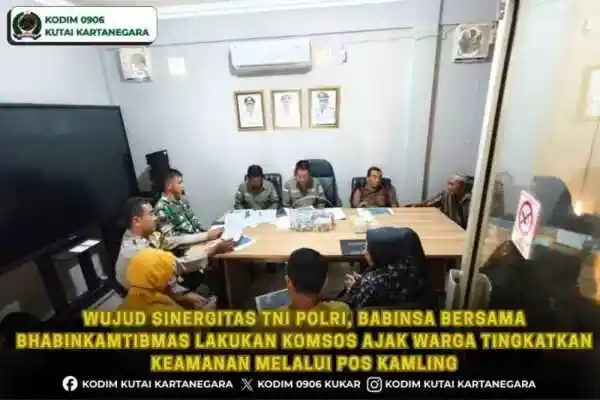 Wujud Sinergitas TNI Polri, Babinsa Bersama Bhabinkamtibmas Lakukan Komsos Ajak Warga Tingkatkan Keamanan Melalui Pos Kamling