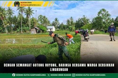 Dengan Semangat Gotong Royong, Babinsa Bersama Warga Bersihkan Lingkungan
