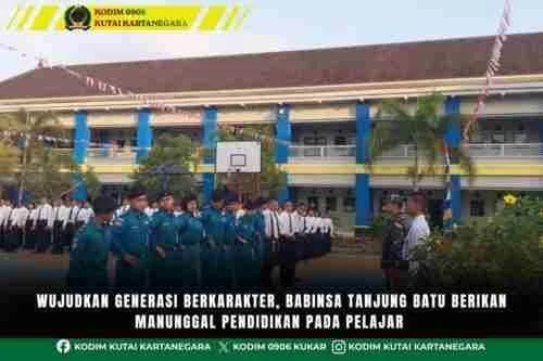 Wujudkan Generasi Berkarakter, Babinsa Tanjung Batu Berikan Manunggal Pendidikan Pada Pelajar